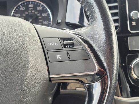 Used 2018 Mitsubishi Outlander SE image 20