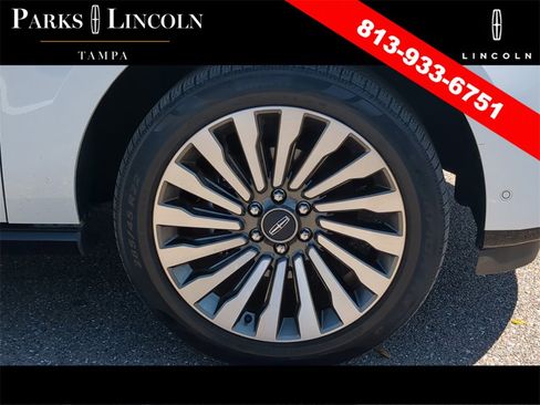 Used 2021 Lincoln Navigator Reserve w/ Luxury Package image 14