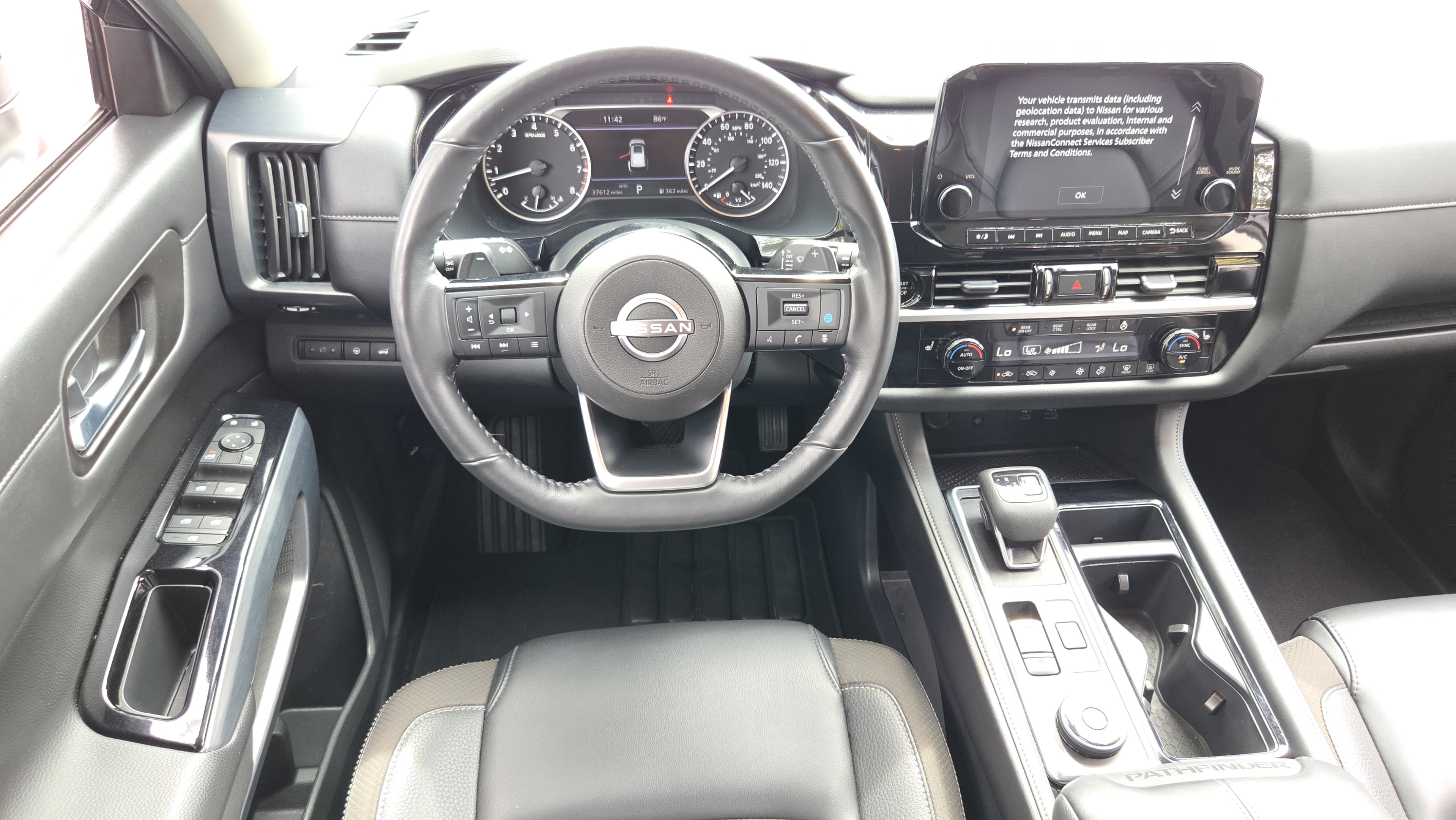Used 2025 Nissan Pathfinder SL AWD/4WD image 12