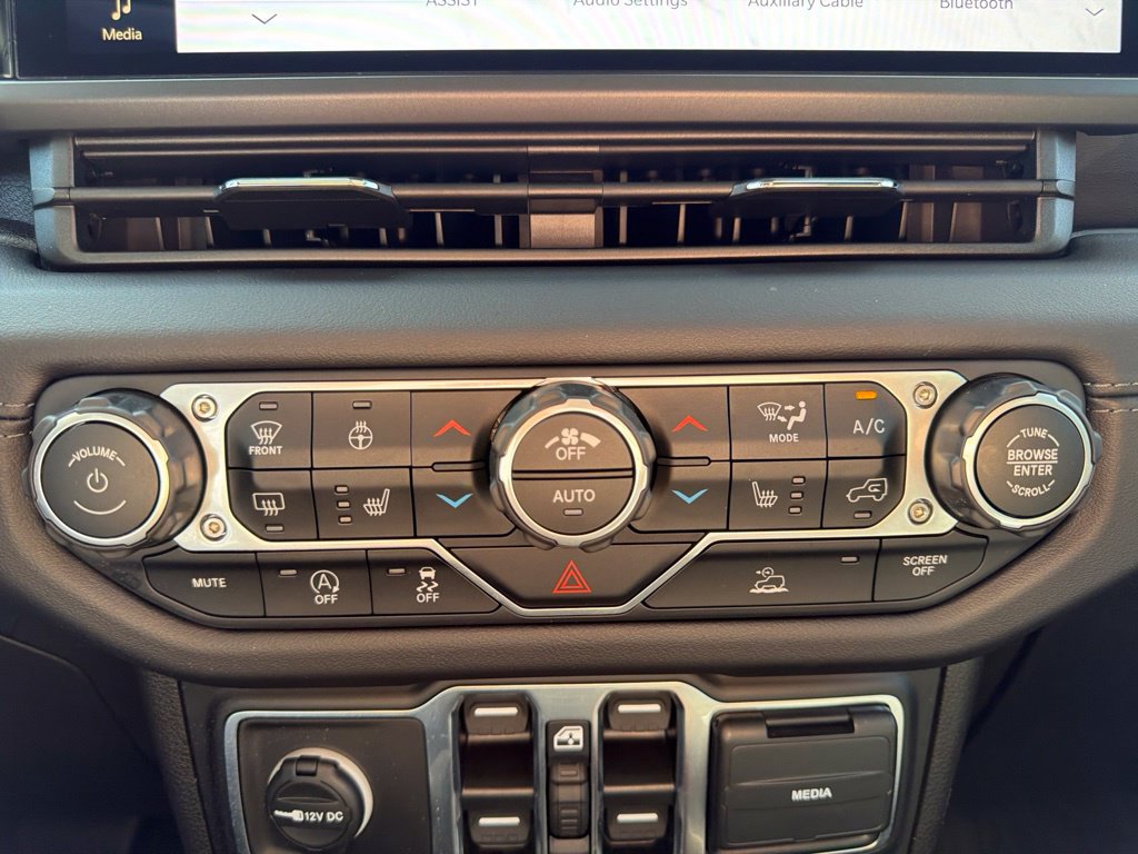 Used 2024 Jeep Gladiator Sport AWD/4WD image 22