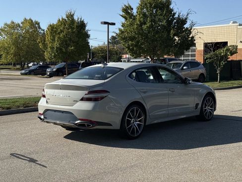 Used 2025 Genesis G70 2.5T image 5