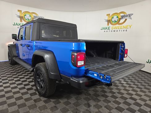 Used 2021 Jeep Gladiator Sport image 30