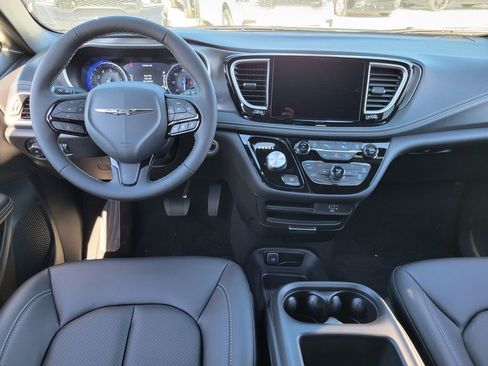 New 2026 Chrysler Pacifica Select w/ S Appearance Package image 4