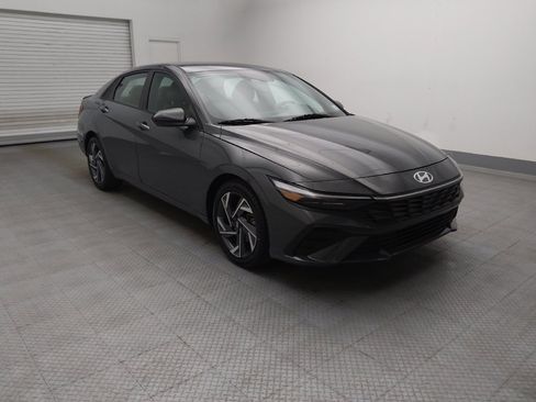 Used 2025 Hyundai Elantra Sport FWD image 13