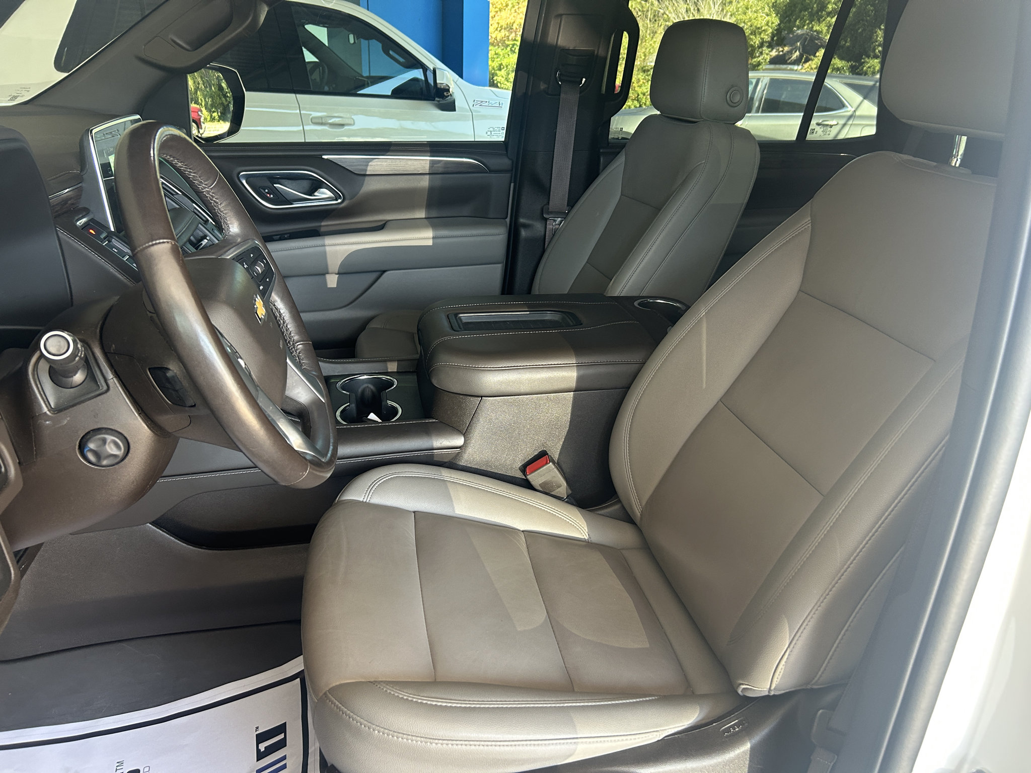 Used 2022 Chevrolet Tahoe LT w/ Luxury Package RWD image 14