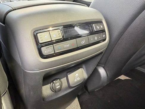 Used 2023 Hyundai Palisade Limited AWD/4WD image 27