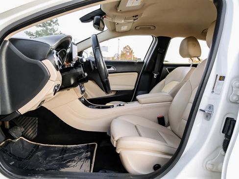 Used 2019 Mercedes-Benz GLA 250 w/ Convenience Package image 4