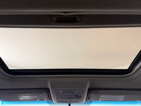 Used 2013 Toyota Highlander SE FWD image 24