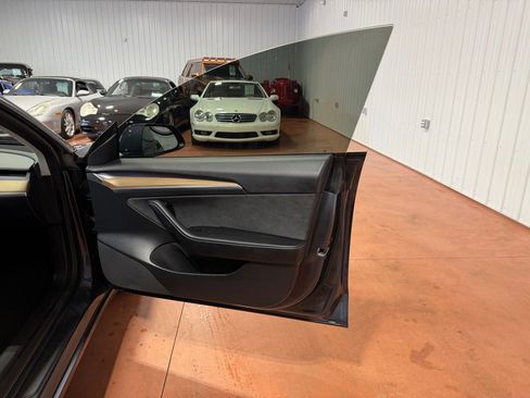 Used 2021 Tesla Model 3 image 18