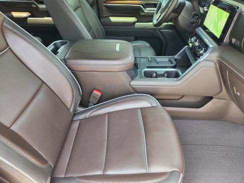 Used 2025 GMC Sierra 2500 Denali AWD/4WD image 11