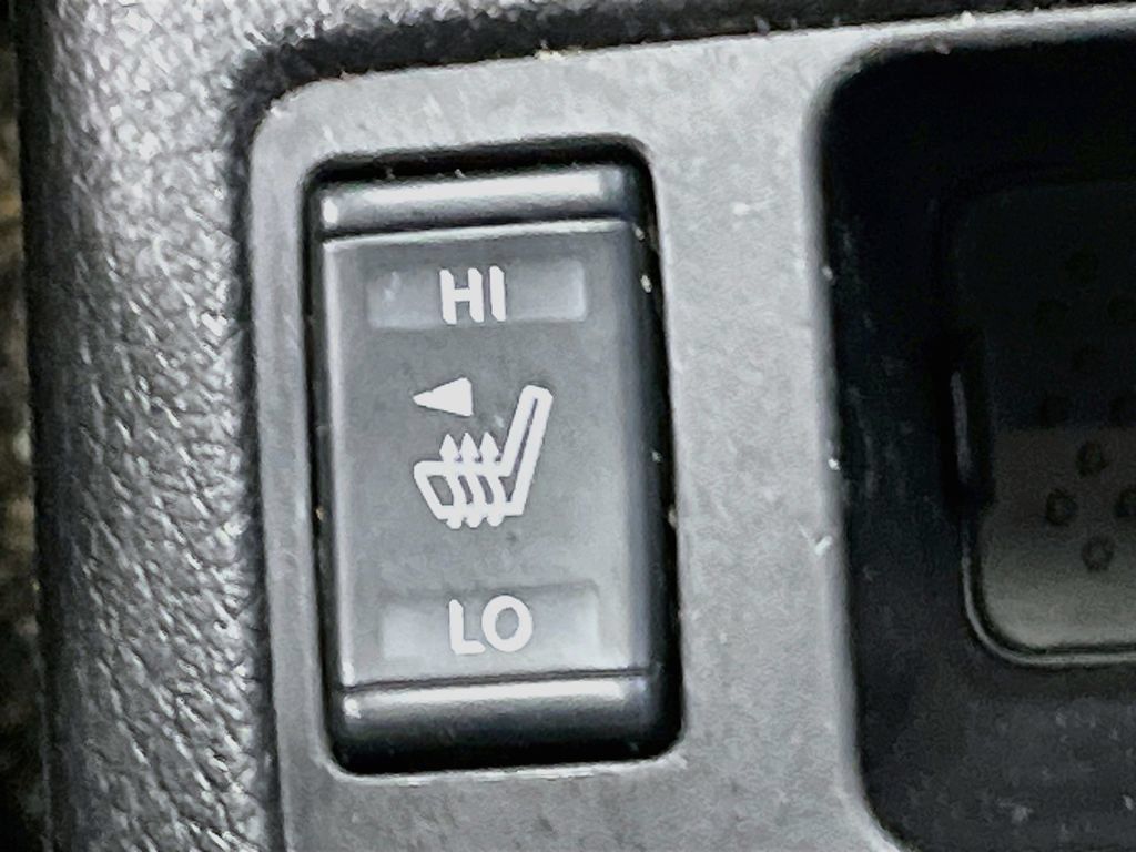 Used 2017 Nissan Rogue SV w/ SV Premium Package FWD image 21