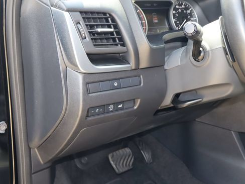 Used 2025 Nissan Rogue SV AWD/4WD image 22