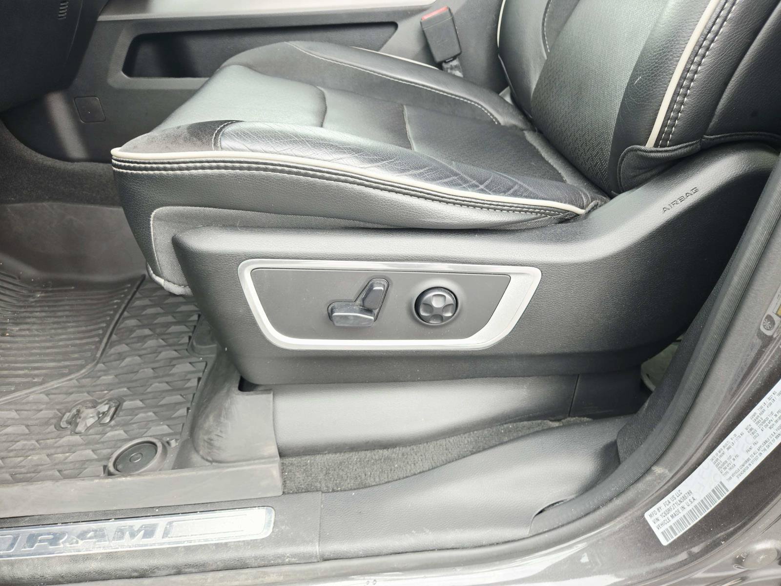 Used 2020 RAM 1500 Laramie w/ Sport Appearance Package AWD/4WD image 41