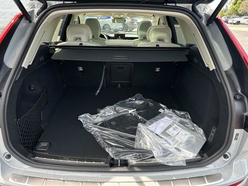 New 2026 Volvo XC60 B5 Ultra w/ Climate Package image 18