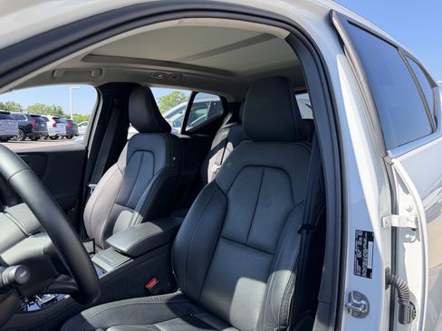 Used 2023 Volvo XC40 B5 Ultimate w/ Protection Package Premier AWD/4WD image 8