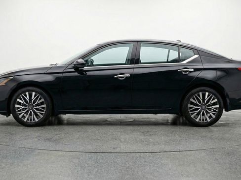 Used 2025 Nissan Altima 2.5 SV image 5