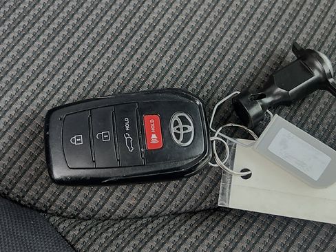 Used 2024 Toyota Highlander LE image 36