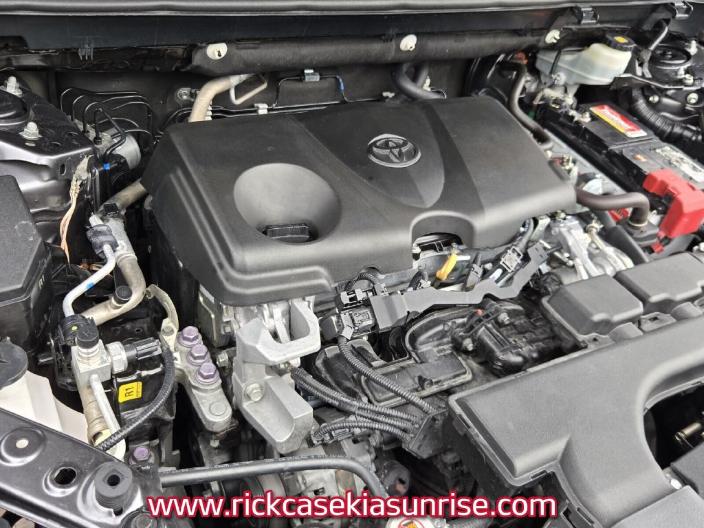 Used 2021 Toyota RAV4 XLE FWD image 17