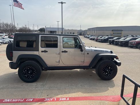 Used 2016 Jeep Wrangler Unlimited Sport image 2