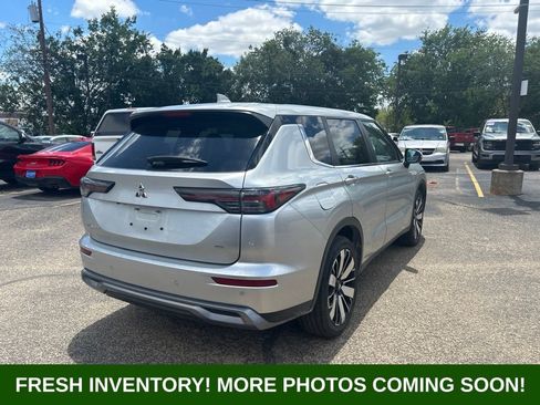 Used 2025 Mitsubishi Outlander SE FWD image 3