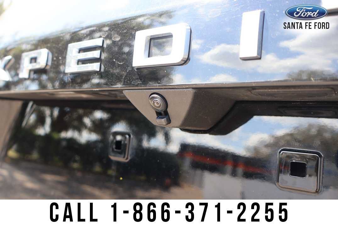 Used 2025 Ford Expedition Active RWD image 9