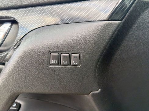 Used 2018 Nissan Rogue SL FWD image 26