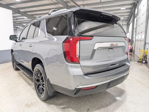 Used 2022 GMC Yukon SLT w/ SLT Premium Package image 5