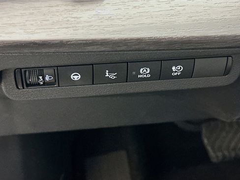 Used 2024 Nissan Ariya AWD image 17