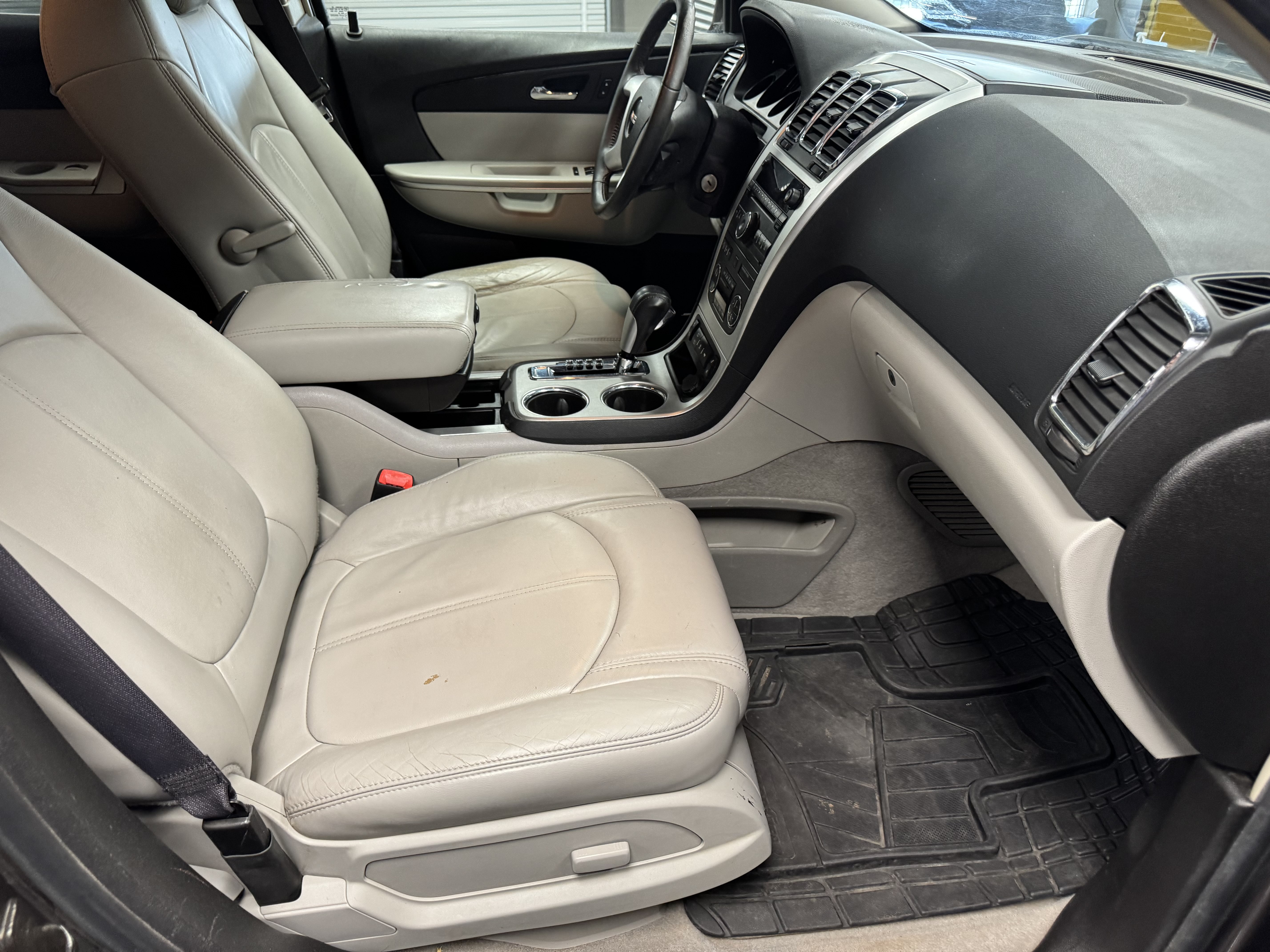 Used 2009 GMC Acadia SLT FWD image 12
