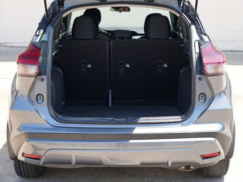 Used 2021 Nissan Kicks S FWD image 9