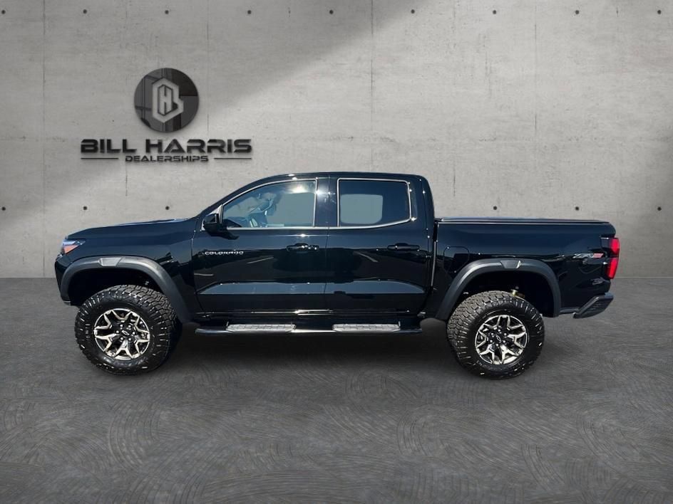 Used 2025 Chevrolet Colorado ZR2 w/ Technology Package AWD/4WD image 10