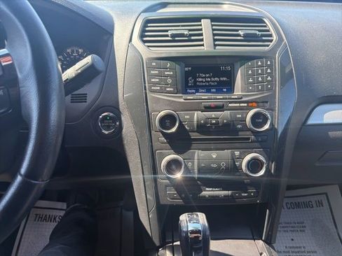 Used 2017 Ford Explorer XLT AWD/4WD image 34