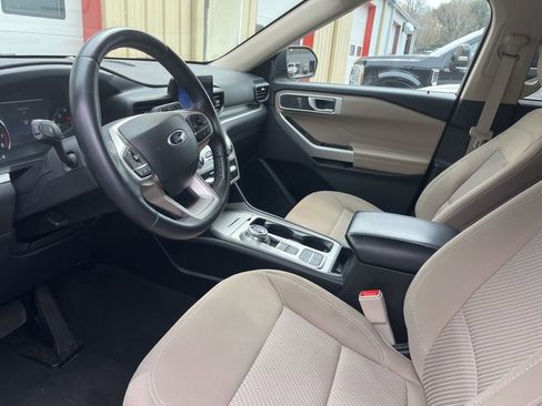 Used 2022 Ford Explorer XLT image 6