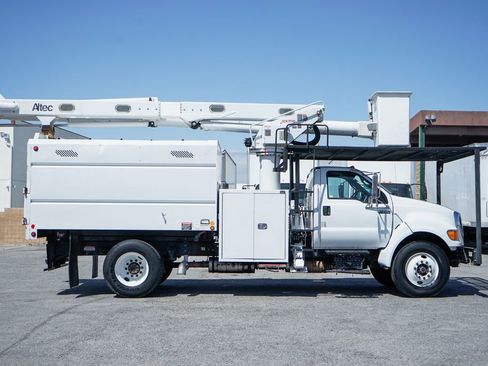 Used 2013 Ford F750 2WD Regular Cab Super Duty image 17