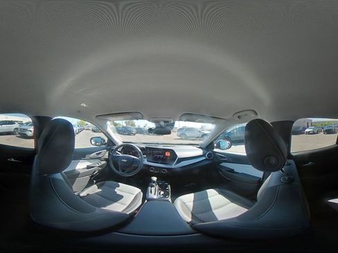 Used 2025 Chevrolet Trax LT FWD image 43