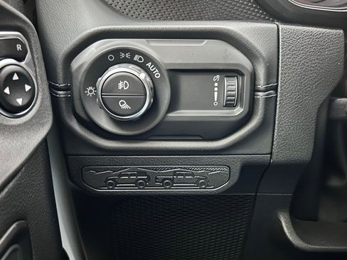 New 2025 Jeep Gladiator Rubicon image 23