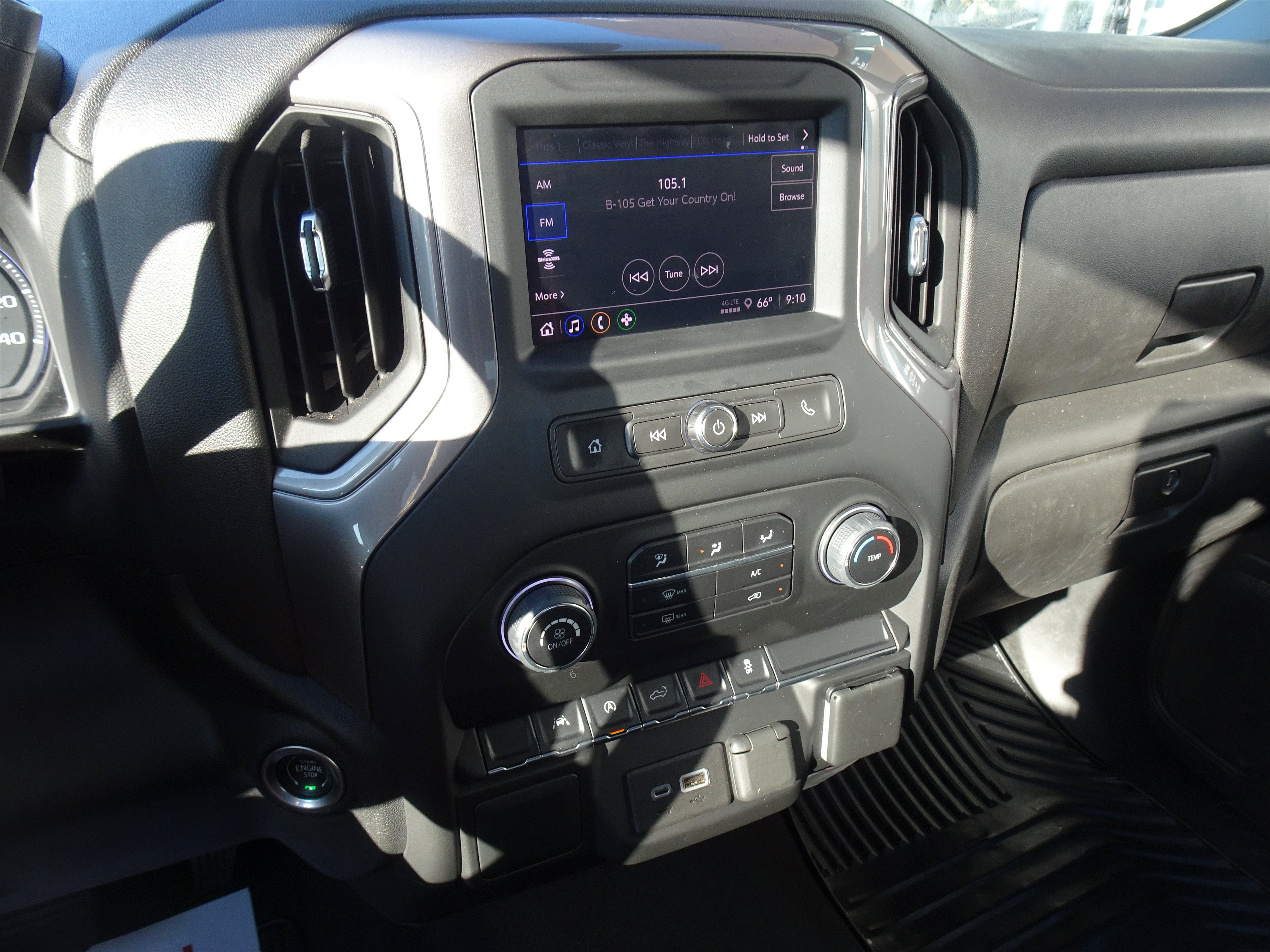 Used 2022 Chevrolet Silverado 1500 Custom AWD/4WD image 17