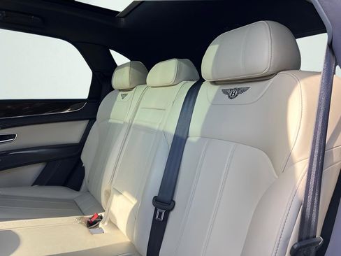 Used 2018 Bentley Bentayga AWD/4WD image 21