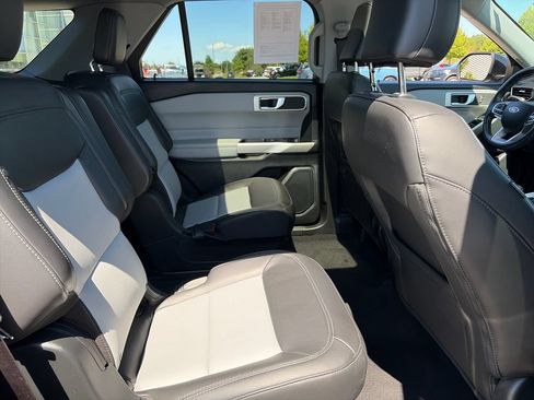 Used 2023 Ford Explorer XLT w/ Equipment Group 202A AWD/4WD image 33