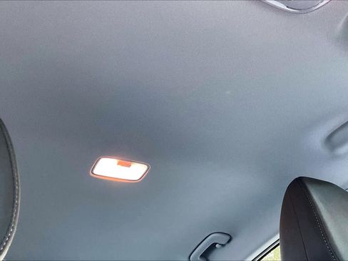 Used 2023 Hyundai Elantra Blue image 13