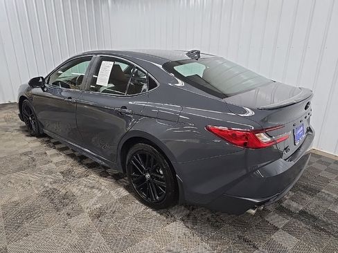 Used 2025 Toyota Camry SE image 9