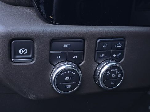 Certified 2025 GMC Sierra 1500 SLT image 14