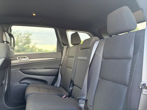 Used 2019 Jeep Grand Cherokee Laredo AWD/4WD image 27