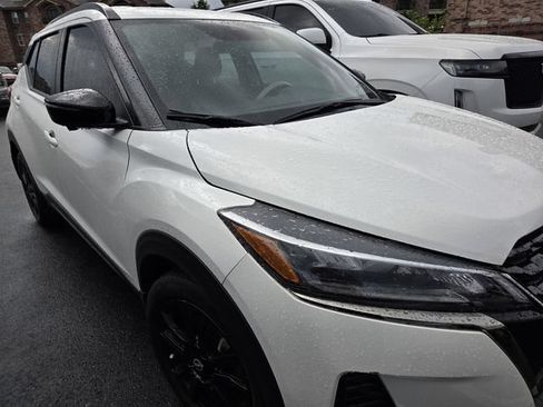Used 2024 Nissan Kicks SR FWD image 3