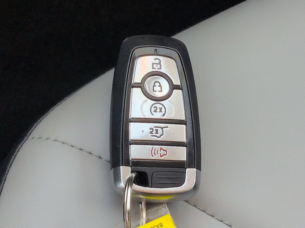 Used 2025 Ford Escape Platinum w/ Premium Technology Package FWD image 28