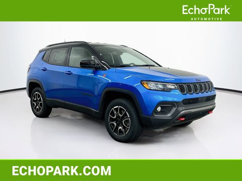 Used 2025 Jeep Compass Trailhawk AWD/4WD image 1