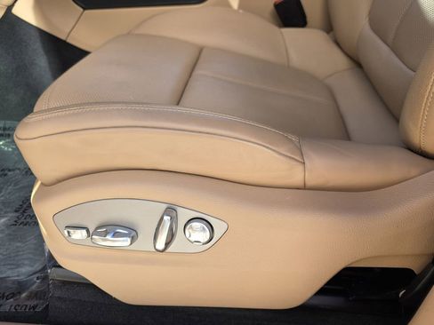 Used 2025 Porsche Macan image 18