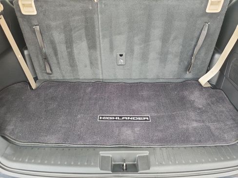 Used 2023 Toyota Highlander XLE AWD/4WD image 11