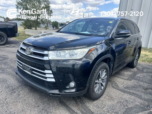 Used 2018 Toyota Highlander XLE AWD/4WD image 1