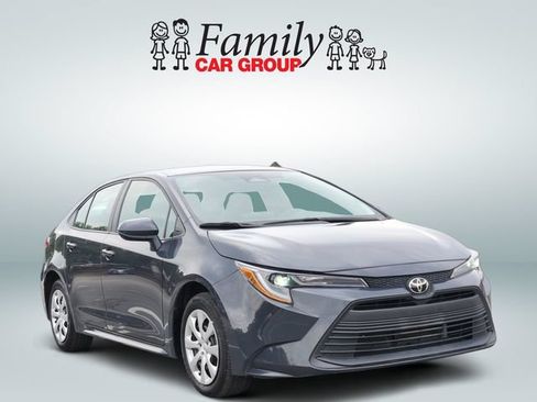 Used 2025 Toyota Corolla LE FWD image 2